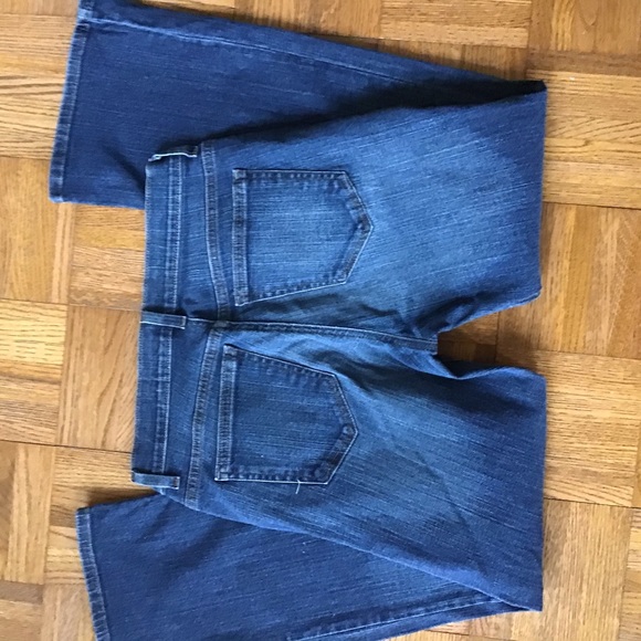 π 2/$10 DKNY bootcut Jean 4R - Picture 3 of 3